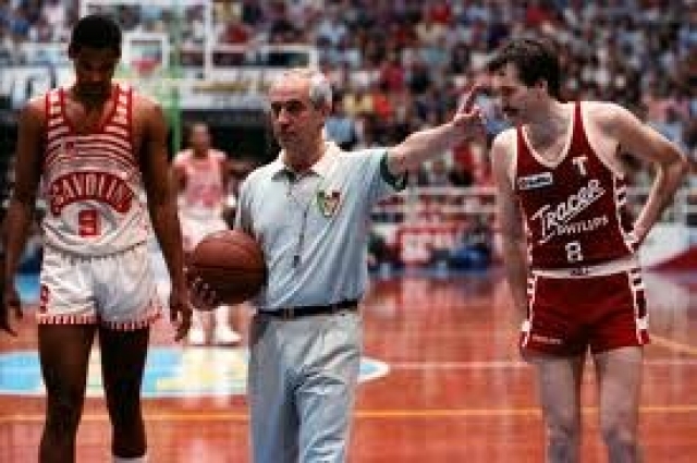 Mike D'Antoni e Darren Daye nella finale scudetto del 1988 a Pesaro.